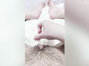 少女小E一个人在家自慰