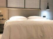 男爵全国探花牛仔裤妹子啪啪，舔奶调情穿黑丝骑乘猛操