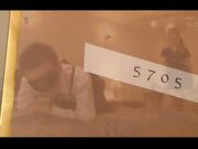 阴毛稀少的金发少女喜欢调教男奴