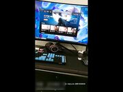 玩着游戏吸着烟享受胯下骚逼的口活脱光后电脑前各种抽插爆草