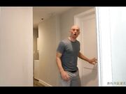 表姐在卧室里偷偷自慰被我发现