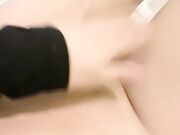 人间水蜜桃鸭 今天和姐妹一起共享一个小哥哥 趴在床上等着哥哥挑选