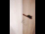 维修工检查空调女主没穿内裤露出维修工淫欲爆发捆绑狗仔式双插啪啪