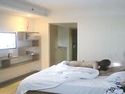 网约口活超厉害的上门服务商务美女换上开裆黑丝使劲肏她爽叫个不停