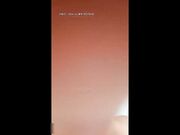 芳儿在人间马尾苗条嫩妹子激情啪啪，露逼裤开档肉丝假吊抽插带琅琊套猛操