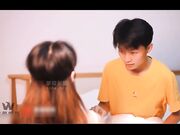 禁忌恋之兄妹乱伦 看片被妹妹发现骗玩游戏被爆操