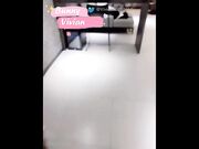 爱丝袜的Vivian姐最新小护士情趣打闹，身材特棒小烈唇含住肉棒吃得津津有味