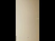 三个男人都满足不了她的性欲逼逼里还得一直塞着电击跳蛋