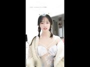 大四小学妹两个小辫子清纯小虎牙极品萝莉妹子