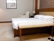 酒店约啪包养的学院在读马尾辫大波肥臀学生妹穿上黑丝各种体位爆插