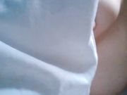 美少女软软趴在床单上火车露点自慰 不怕旁边旅客醒了被强操吗