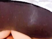 爆裂黑丝骚货媛媛初次体验炮机 淫液喷射后和同学4P轮操大战 前怼后操