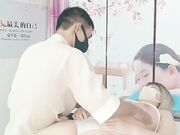 极品白皙硕大奶子女客户唾手可得 饱满阴唇白浆淫水直流三千尺一滴一滴落在毛毯上