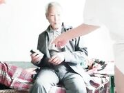 燕姐寻欢给老大爷送温暖 给大爷口交大鸡巴 主动上位抽插浪荡呻吟