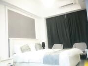 约颜值不错的长发卖淫妹沙发干到床上