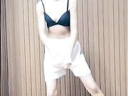 最新购买抖音红人舍得妹淫钰儿演绎三首舞曲，其中神曲爸爸咋了夸张的表演让人当场笑喷