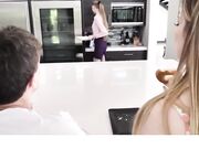 姐姐喊妹妹一起为哥哥提供超爽的性服务