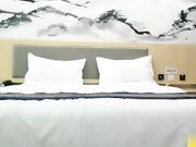 约长相清纯妹子近距离口交后入抽插猛操