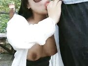 爆乳骚货勾引路人艹逼 操完尿尿量大增