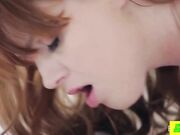 红发白嫩少女决定与哥哥来场畅快淋漓的性爱