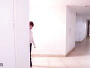 妩媚少妇诱骗保安小哥