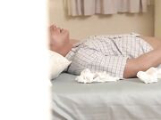 被兒媳不戴胸罩胸部猛烈吸引中出應對的絶倫兒子 辻井穗乃果 1