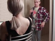 极品身材黑色旗袍长腿女孩主动给男友摸口交后入小逼逼超诱惑