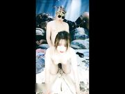 超甜美红唇美女小姐姐被帽子男猛操 淫语骚话不断娇喘连连 双腿肩上扛 扶着屁股后入猛操