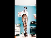 黑丝高跟鞋站立一字马 小穴塞着棉棒揉搓 用棉花棒插尿道